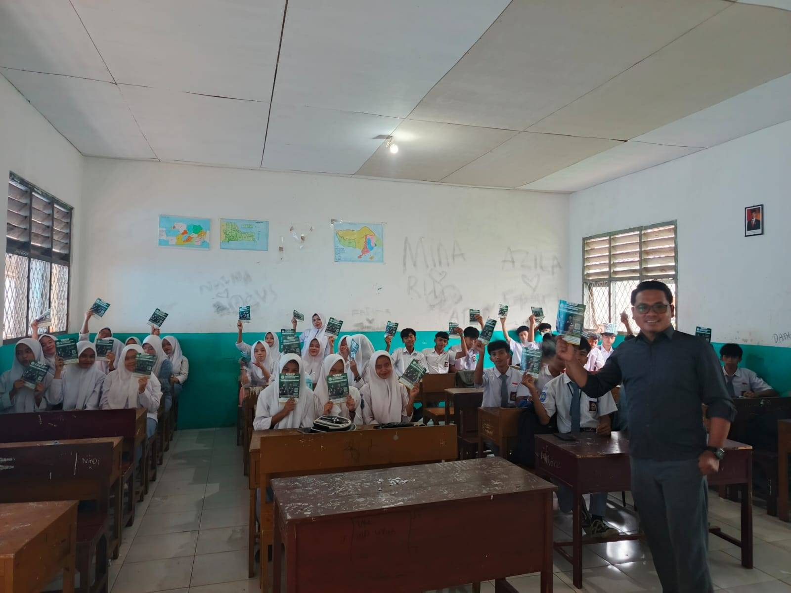 SMA Al-hikmah Tenjolaya